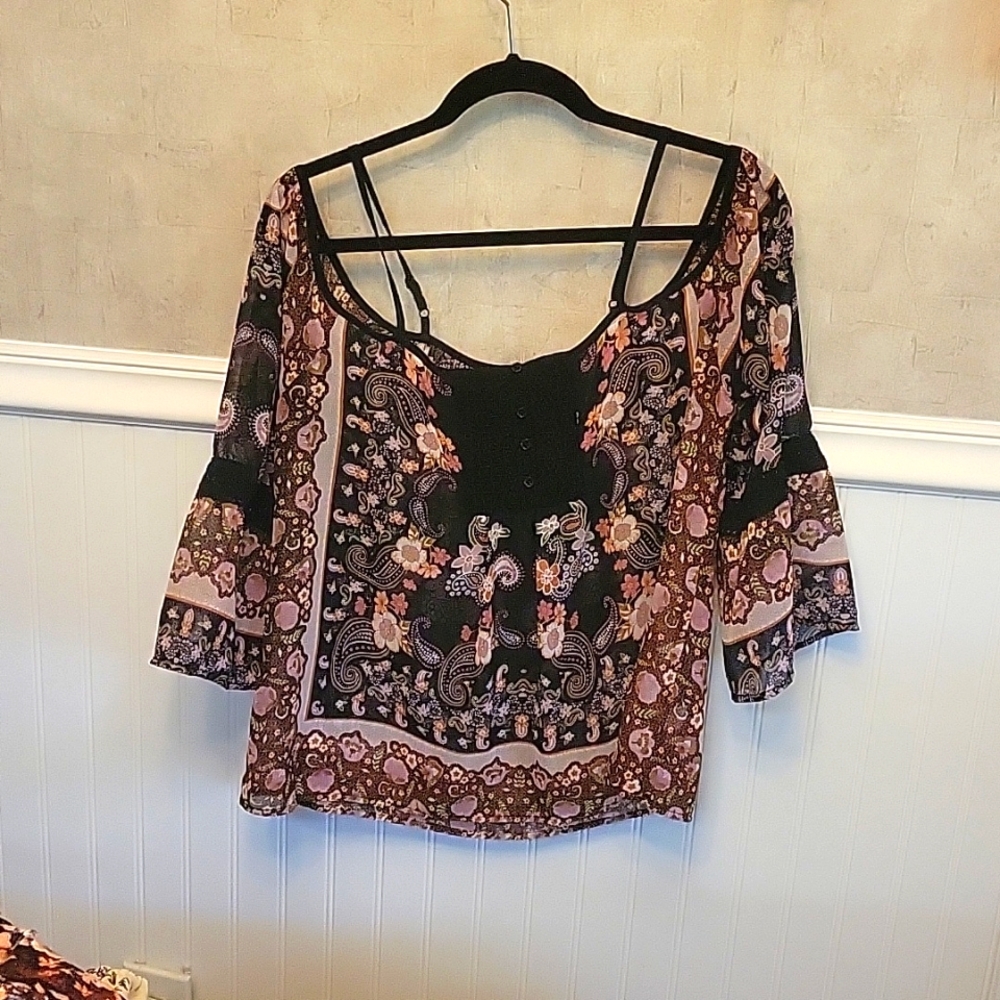 Open shoulder strappy shirt